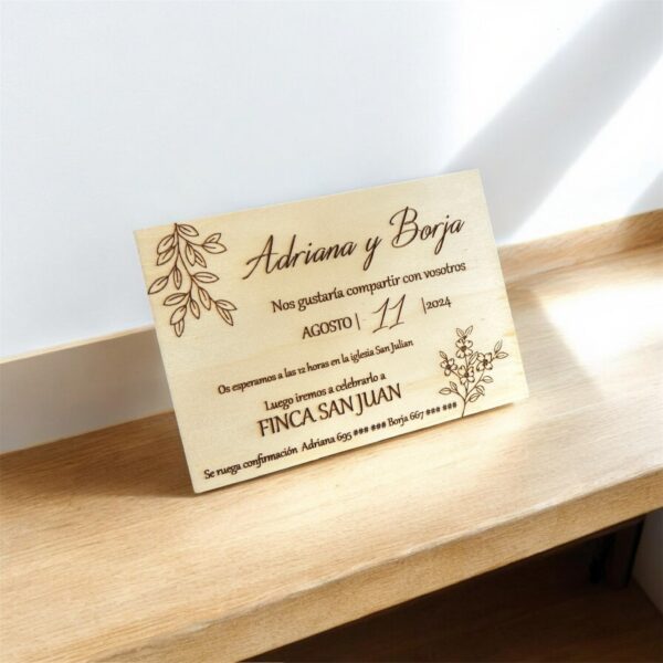 INVITACIÓN DE BODA EN MADERA DISEÑO FLORAL PERSONALIZADA - Imagen 3