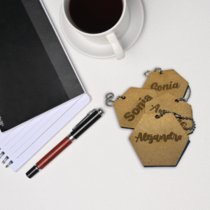 LLAVERO MADERA HEXAGONAL PERSONALIZADO