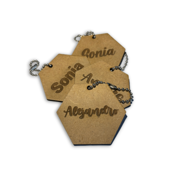 LLAVERO MADERA HEXAGONAL PERSONALIZADO - Imagen 2
