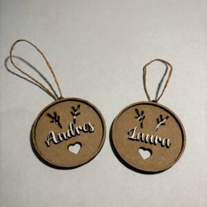 BOLA DE NAVIDAD MADERA CON NOMBRE PERSONALIZADO