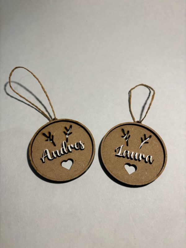 BOLA DE NAVIDAD MADERA CON NOMBRE PERSONALIZADO