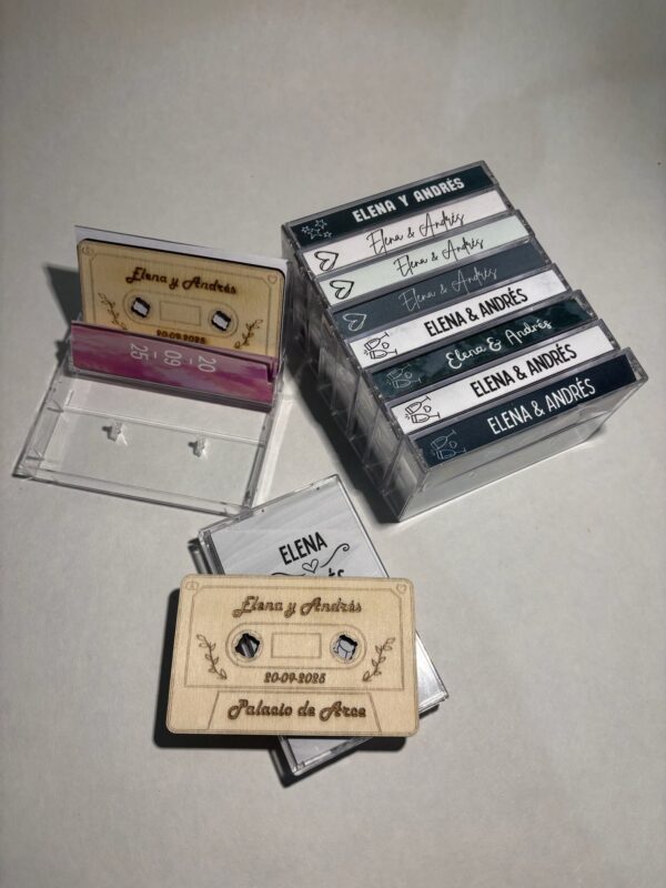 INVITACION DE BODA EN MADERA DISEÑO CASSETTE PERSONALIZADO - Imagen 3