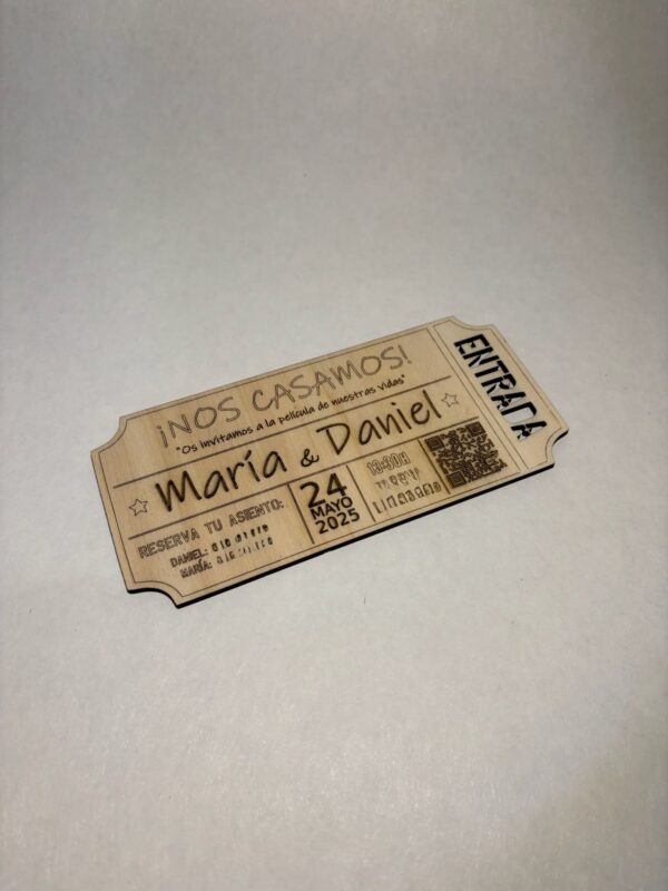 INVITACIÓN DE BODA EN MADERA DISEÑO ENTRADA DE CINE PERSONALIZADA - Imagen 2