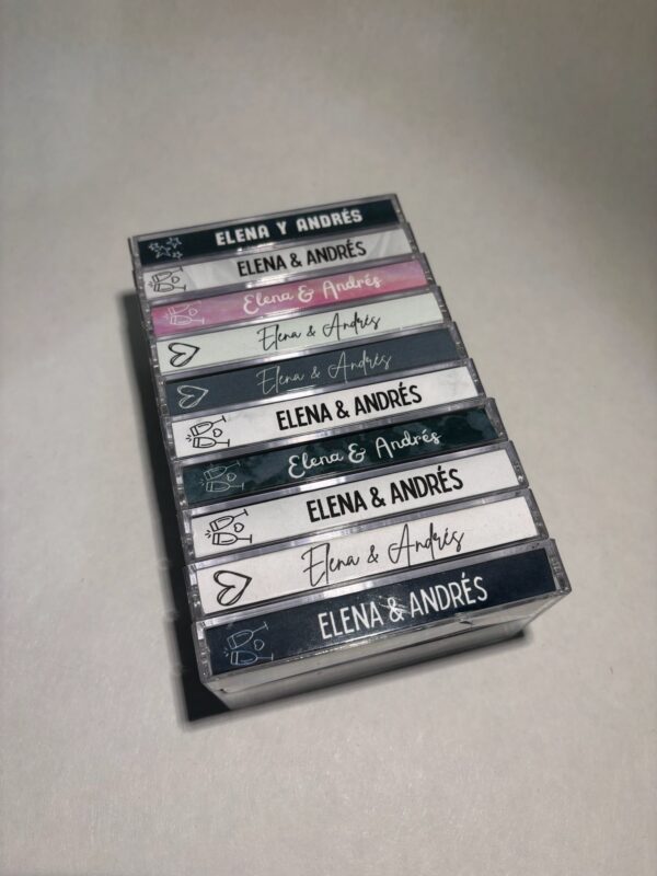 INVITACION DE BODA EN MADERA DISEÑO CASSETTE PERSONALIZADO - Imagen 4