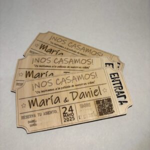 INVITACIÓN DE BODA EN MADERA DISEÑO ENTRADA DE CINE PERSONALIZADA