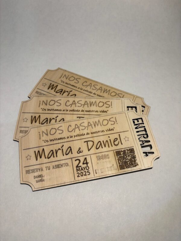 INVITACIÓN DE BODA EN MADERA DISEÑO ENTRADA DE CINE PERSONALIZADA